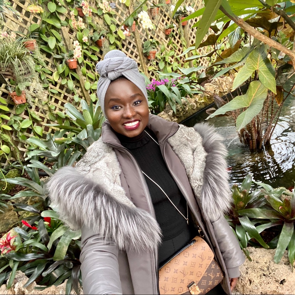 Meet your Posher, Awa